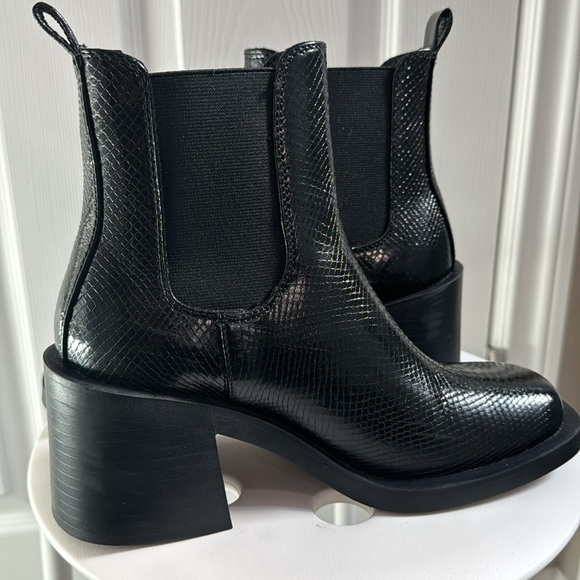 CHELSEA BOOTS WITH HEEL - Picture 13 of 15